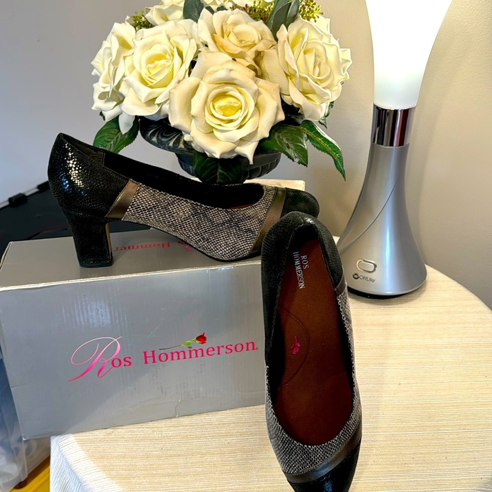 ROS HOMMERSON 10.5 W Black Python Lizard Print/Pewter Metallic Leather Pump
